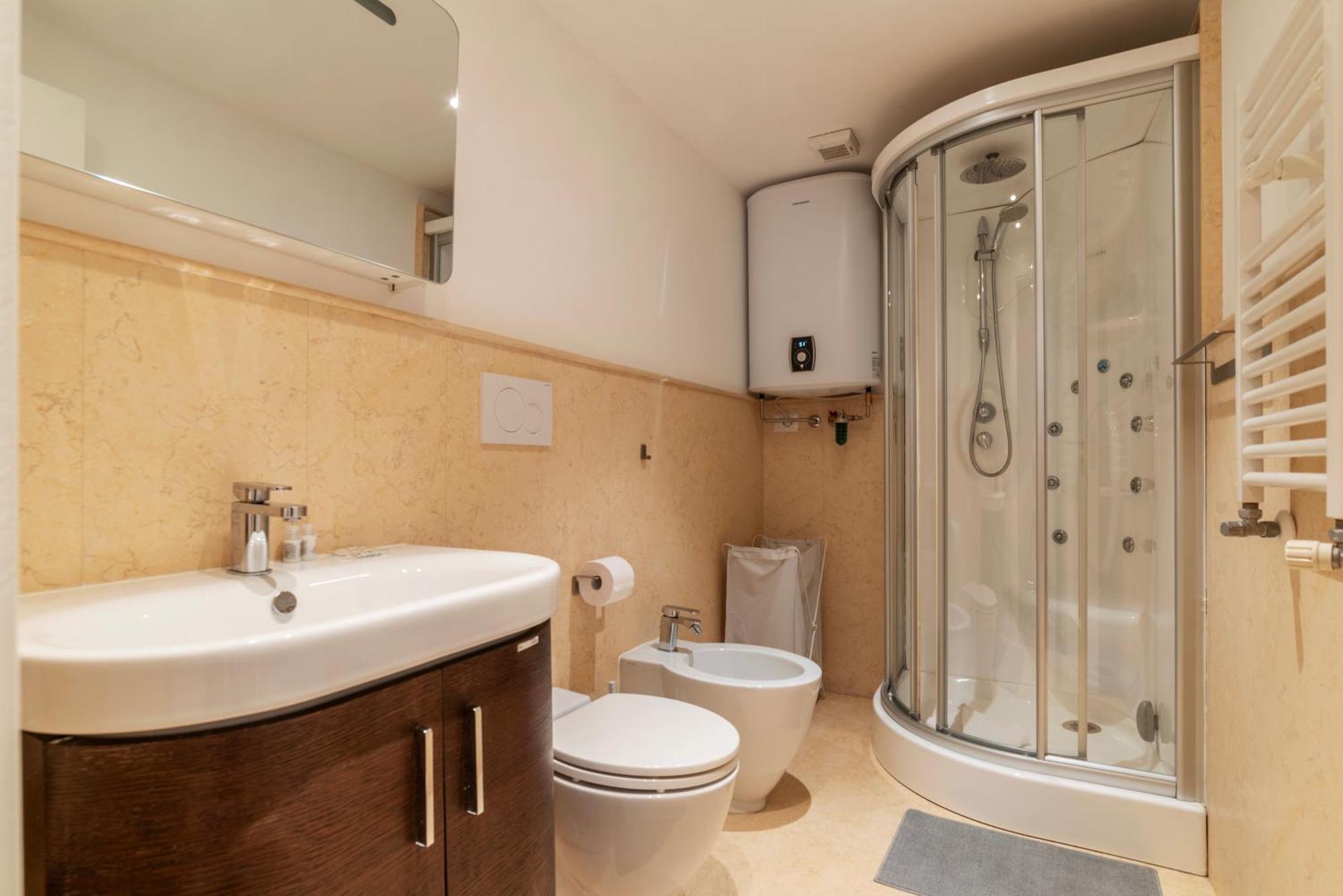Appartement Luxury 3 Beds 3 Baths, Few Steps From Center Rome
